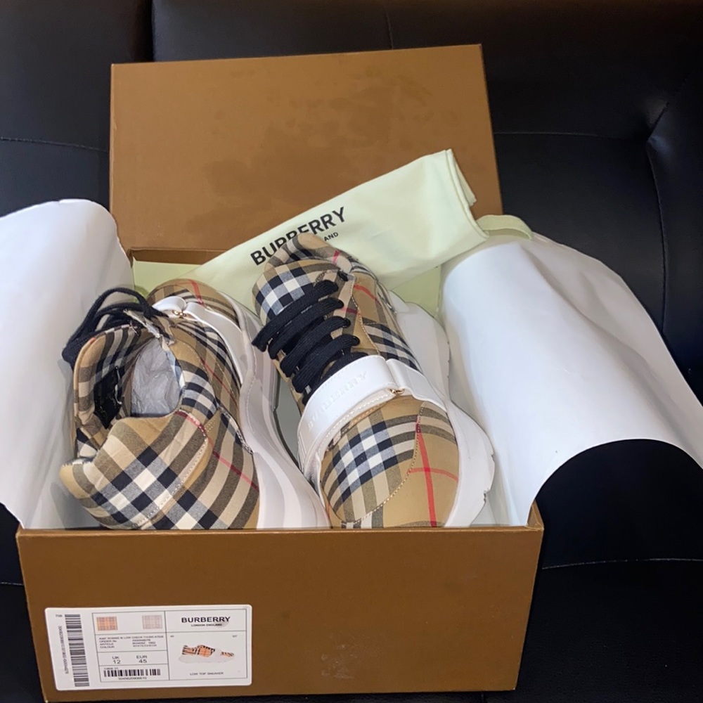 Burberry Regis sneakers